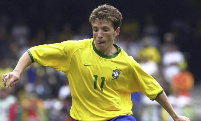 形成鲜明对 形成鲜明对